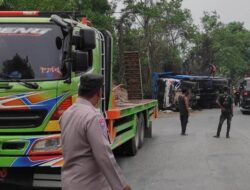 Tertabrak Truk, Satu Pemotor Tewas