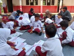 Ruang Kelas Roboh Siswa SDN Tanjungsari 3 Belajar di Lapang dan Mushola