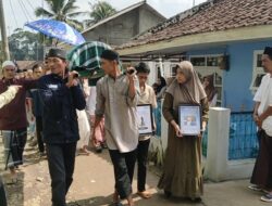 Isak Tangis Keluarga Iringi Pemakaman Petugas PKD Cibeber