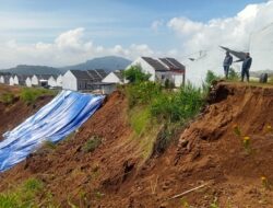 Pengembang Perum Tirta Nirwana Belum Siap Ganti Rugi Warga Terdampak Longsor.