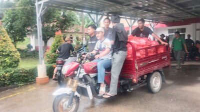 Warga Terdampak Pergerakan Tanah Dapat Logistik