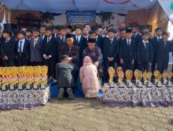 Tangis Haru Pelepasan Kelulusan Siswa Kelas VI SDN III Campaka