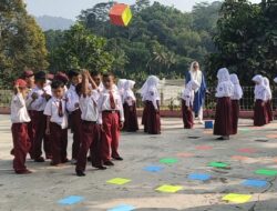 Mengenal Warna Siswa Baru di SDN Cipetir 1 Cibeber Nikmati Permainan Dadu 