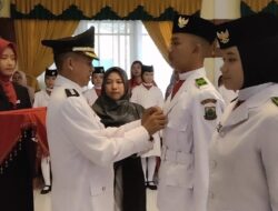 Camat Kukuhkan Paskibra Kecamatan Mande Satu Jam Sebelum Upacara