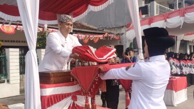 Kendati Baru Satu Jam Dikukuhkan Paskibra Kecamatan Mande Sukses Kibarkan Bendera 