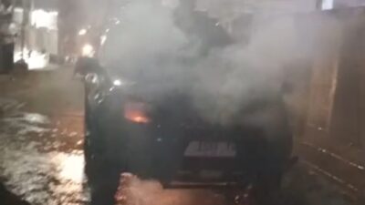 Diduga Konsleting Listrik, Sebuah Mobil Terbakar di Limbangansari 