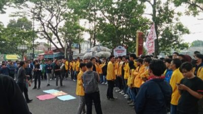 Aliansi BEM Cianjur Unjukrasa Tolak Revisi UU Pilkada 