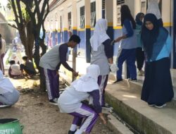 Peringati Hari WCD Siswa SMP Negeri 4 Cibeber Bersihkan Sekolah