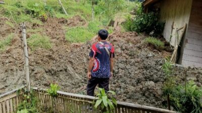 Hujan Deras, Dua Rumah Warga Rusak Akibat Longsor di Campakamulya