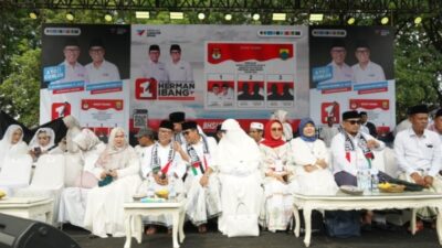 Puluhan Alim Ulama Do’a Istighosah di Kampanye Akbar Paslon 1