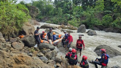 Pemancing Terseret Arus Cibuni, Bagong Mogok Cari Keberadaannya