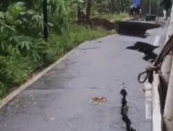 Pergerakan Tanah Meluas, Dua Akses Jalan di Cibinong Amblas