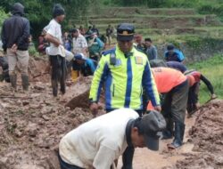 Satu Kampung di Cibeber Terisolir Diterjang Longsor 