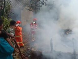 Rumahnya Habis Terbakar, Penjual Makanan Keliling di Cibeber Pingsan