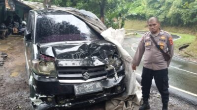 Gara-gara Berhenti Mendadak, Mobil Tabrak Motor di Cibeber