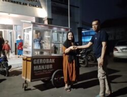 Peduli Pelaku Usaha Mikro, PWI Cianjur Fasilitasi Bantuan Gerobak