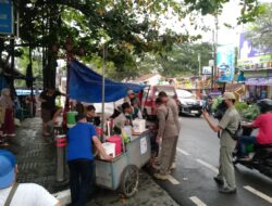 Makan Bahu Jalan, Puluhan PKL di Jalan Siliwangi Ditertibkan Satpol PP