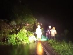 Tertutup Longsor, Akses Jalan di Cibinong Lumpuh