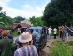 Mobil Bermuatan Jerigen Pertalite Dirusak Massa di Cikalongkulon