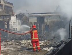 Sijago Merah Bakar Belasan Motor dan Dua Rumah di Gang Guntur