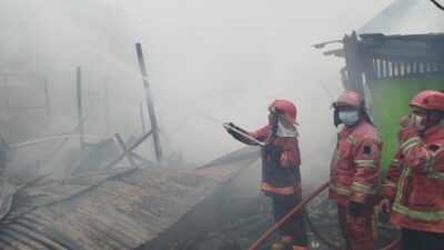Tiga Rumah Terbakar di Kampung Sayang Kulon, Diduga Akibat Anak Bermain Masak-masakan