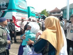 Ratusan Haji Mabrur Asal Cianjur Pulang, Penjemput Berkerumun
