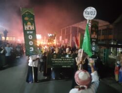 Lantunkan Shalawat, Ratusan Warga Karangtengah Pawai Obor