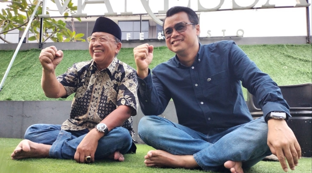 H. Herman Suherman bersama Ibang saat jumpa pers soal dugaan proyek PJU di Cianjur