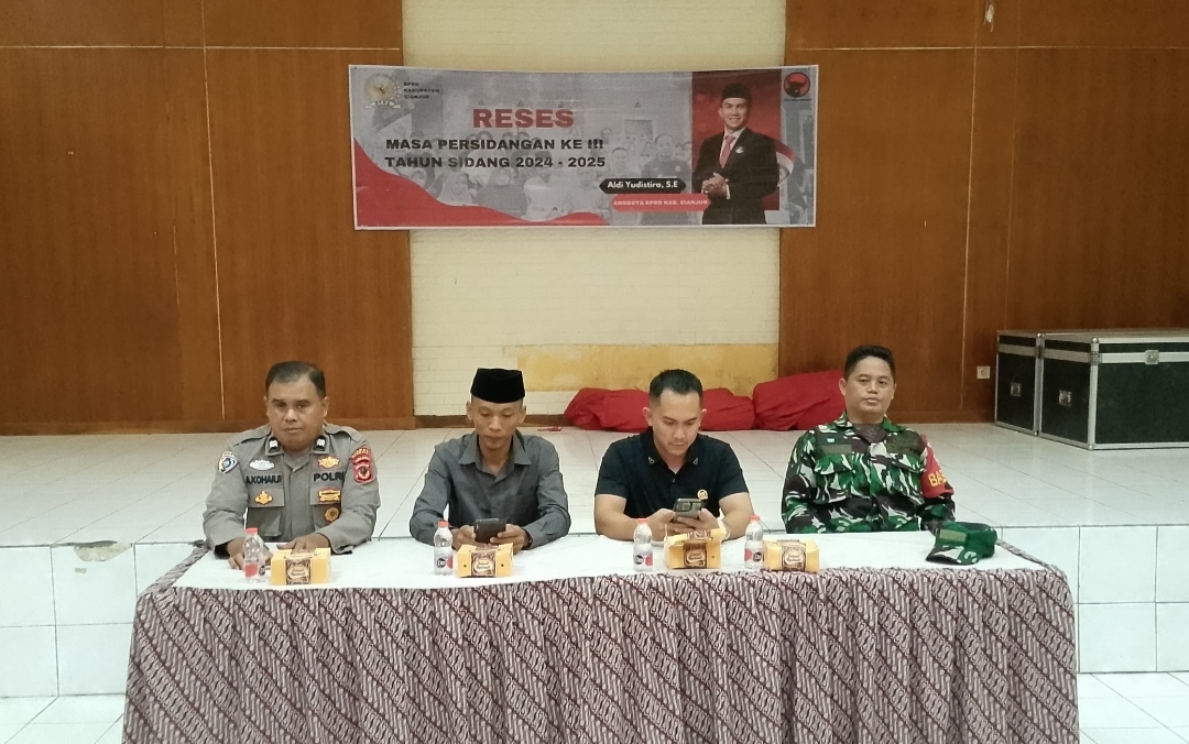 Aldi Yudistira bersama unsur TNI, Polri, dan tokoh masyarakat saat kegiatan Reses di Aula Desa Sukataris, Karangtengah, Cianjur.