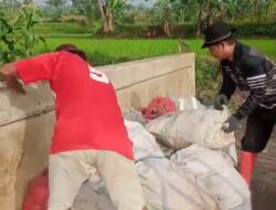 Jumsih, Kades Bunikasih Pimpin Bersih-bersih Sampah