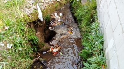 Sampah dari Sukajaya Cemari Sungai Cisalak, Warga Sukawangi Tanggung Dampak Banjir dan Penyakit