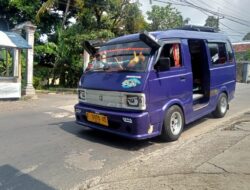 Nafas Panjang Sopir Angkot Warungjengkol di Tengah Deru Zaman