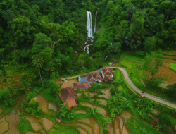Curug Cikurutug, Keindahan Alam di Tepi Jalan Raya