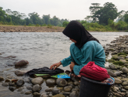 Mengalir Bersama Sungai Cibuni, Potret Kehidupan Warga Parakantugu di Musim Kemarau
