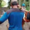 Jalan Rusak, Ibu Sakit Digotong dengan Sarung. Potret Pilu Warga Panyindangan