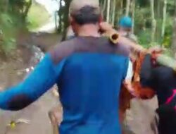 Jalan Rusak, Ibu Sakit Digotong dengan Sarung. Potret Pilu Warga Panyindangan