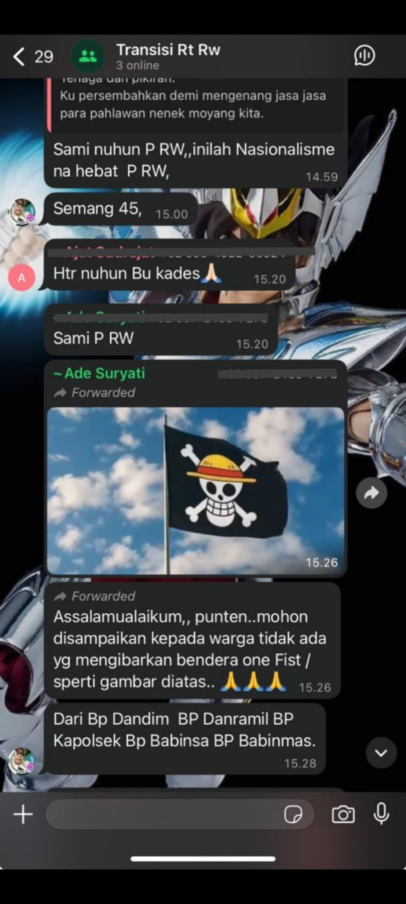 Tangkapan layar percakapan WhatsApp warga terkait imbauan larangan pengibaran bendera bajak laut One Piece.