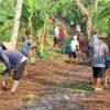 Semangat Gotong Royong di Kampung Pasir Cau, Warga Bersihkan Jalan Antar Desa