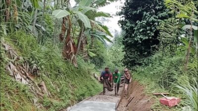 Jalan Gang di Desa Cibadak Kini Mulus Berkat Rabat Beton