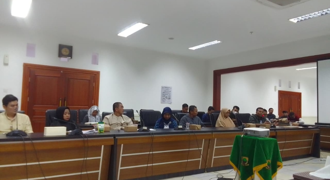 Perwakilan Dinas Kesehatan Kabupaten Cianjur menghadiri audiensi program UHC Prioritas di DPRD Cianjur.