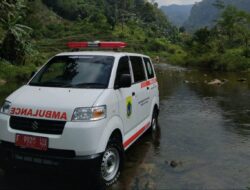 Menanti Surutnya Sungai, Warga Sukamulya Bertaruh Nyawa Demi Kesehatan