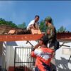 Gotong Royong Warga Selamatkan Sekolah Pasca Kebakaran