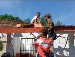 Gotong Royong Warga Selamatkan Sekolah Pasca Kebakaran