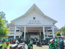 Ribuan Guru Madrasah Cianjur Geruduk DPRD: 30 Tahun Mengabdi, Belum Diangkat P3K!
