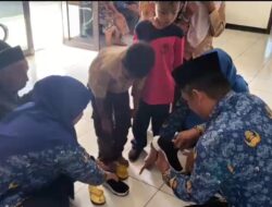 Launching Poe Ibu, Pemdes Bunikasih Belikan Sepatu Pelajar Tidak Mampu