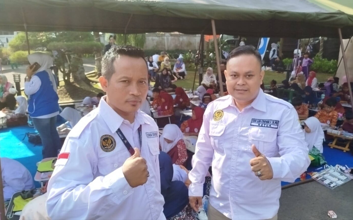 Teks:Gan Gan Gunawan bersama Kang Usman Bagian Hukum menghadiri kegiatan sosial dan edukatif di Cianjur.