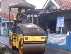 Pemdes Sukataris Swakelola Pembangunan Jalan Hotmix untuk Dorong Ekonomi Lokal