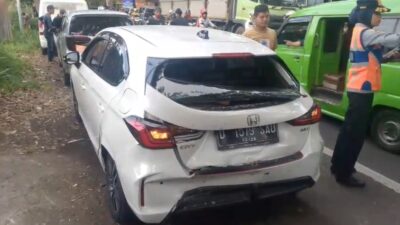 Empat Kendaraan Terlibat Kecelakaan Beruntun di Cianjur, Petugas Evakuasi di Lokasi