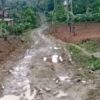 Tak Kunjung Diperbaiki, Jalan di Desa Sirnagalih Jadi Mimpi Buruk Warga Setiap Musim Hujan