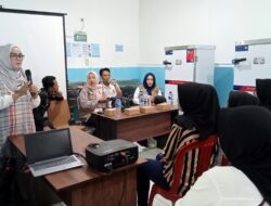 Puskesmas Gekbrong Beri Pembinaan Kesehatan untuk 47 Relawan Dapur SPPG Cikahuripan